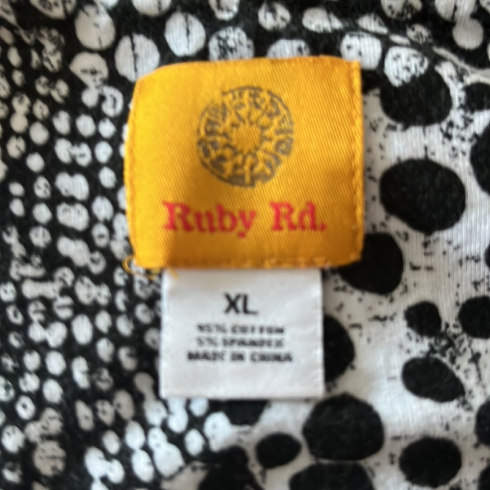 Ruby Rd.Top decorative around neck - Picture 8 of 9
